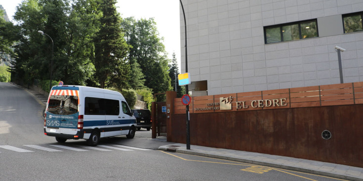 L'entrada al centre sociosanitari del Cedre.