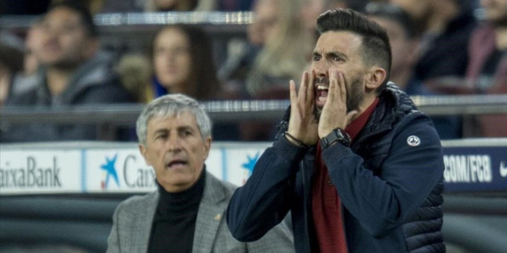 Eder Sarabia en un partit com a segon entrenador del Barça.