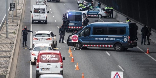 Control de mobilitat dels Mossos d'Esquadra a la Gran Via de Barcelona.