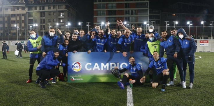 L'Inter celebra el títol de supercampió.