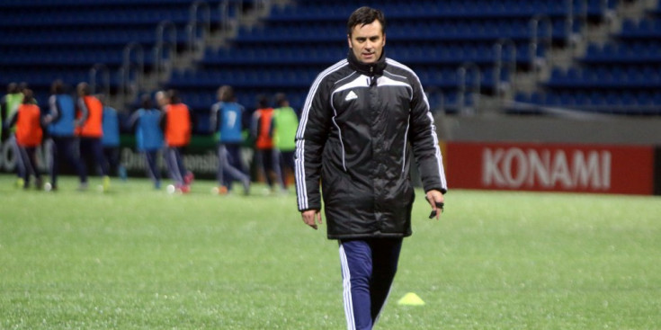 Koldo Álvares dirigint un entrenament de la selecció absoluta a l’Estadi Nacional.