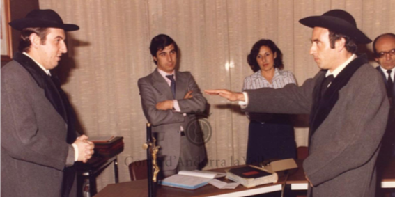 El jurament de Joan Samarra Vila com a cònsol menor davant el cònsol major, Antoni Puigdellívol, el 27 de juliol del 1978.