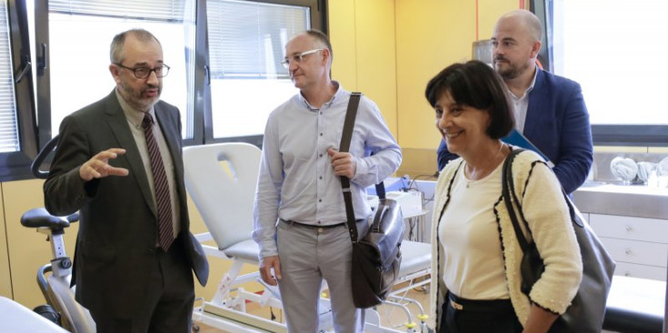 Lluís Burgués, Josep Casals, Rosa Ferrer i Jordi Torres durant la visita