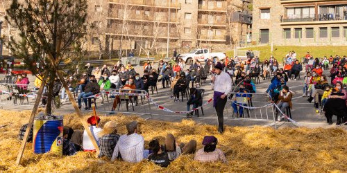 Un moment de l’actuació del Ball de l’Ossa, ahir a Encamp.