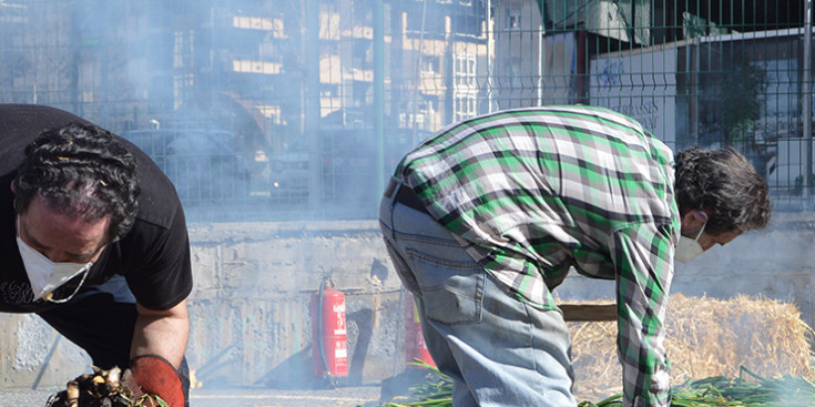 La preparació dels calçots a Escaldes-Engordany