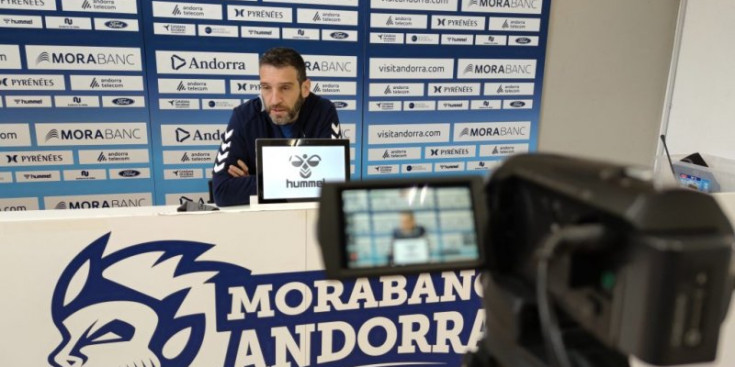 Ibon Navarro durant la roda de prensa prèvia al partit contra el València Basket.