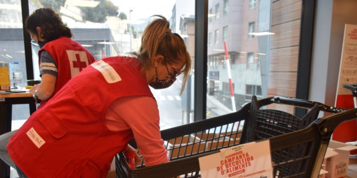 La recollida d’aliments de la Creu Roja Andorrana.