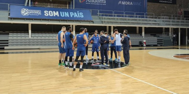 El MoraBanc en un entrenament previ al partit.