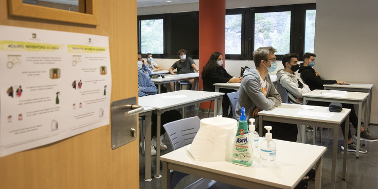 Estudiants en un dels cursos preparatoris.