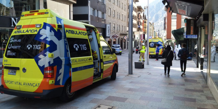 Una ambulància s'ha traslladat fins a l'avinguda Carlemany d'Escaldes-Engordany