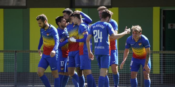 Els jugadors de l’FC Andorra celebren l’1-0 contra la UE Eivissa.