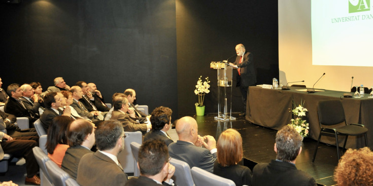 Arcadi Oliveres va impartir la lliçó inaugural del curs acadèmic 2009-2010.