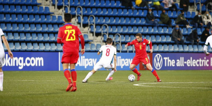 Marcio Vieira proposa una jugada a l’últim partit de la selecció, contra Hongria.