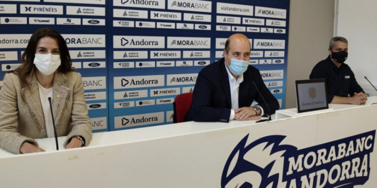 Riva, Aixàs i Fernández a la roda de premsa de la campanya.