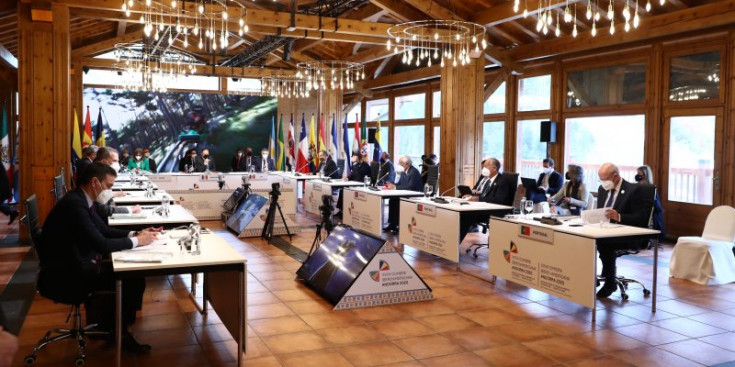 Les delegacions que van participar presencialment a la XXVII Cimera Iberoamericana de caps d’Estat i de Govern, ahir a Soldeu.