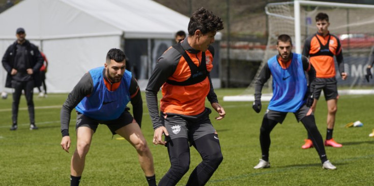 Els jugadors de l’FC Andorra a un entrenament previ al partit.