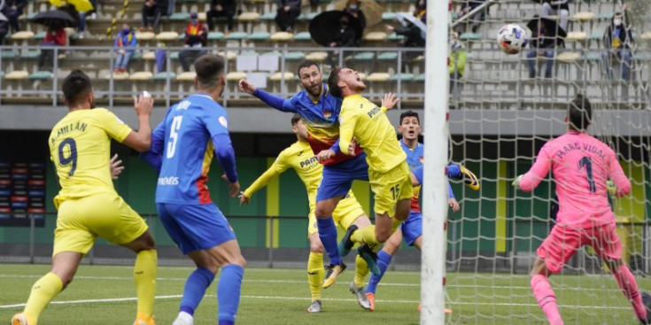 Casadesús remata amb el cap per fer l’1-0 en el partit d’ahir contra el Vila-real B.