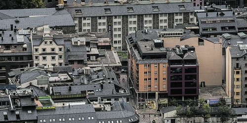 Vista aèria dels habitatges situats a la vall central d’Escaldes-Engordany