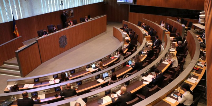 Imatge aèria de la sessió de control de Govern celebrada ahir al Consell General.