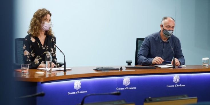 La ministra de Medi Ambient, Agricultura i Sostenibilitat, Sílvia Calvó, i el director d’Agricultura, Josep Casals, en la roda de premsa d’ahir.