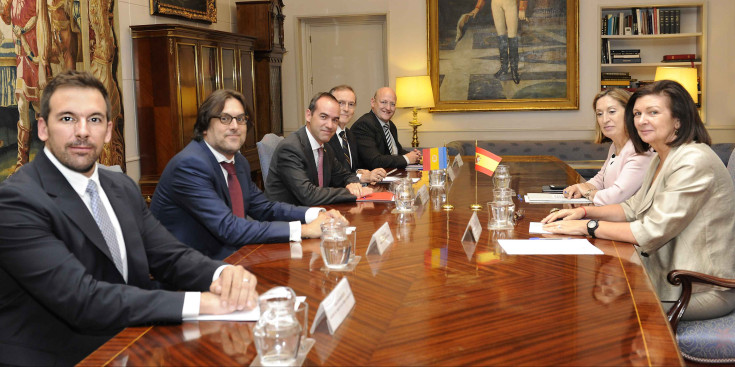 Jordi Alcobé i Ana Pastor a Madrid, amb altres membres de la delegació.