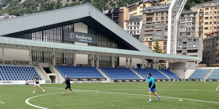 El VPC Andorra sènior entrenant en l’Estadi Nacional.
