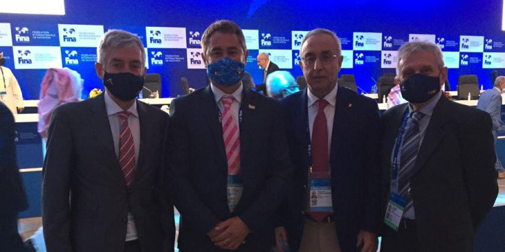 Carpena, Clotet, Blanco i Ollé durant el congrés de la FINA a Doha.
