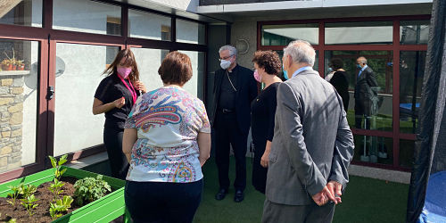 El copríncep episcopal, Joan-Enric Vives, visita les instal·lacions de la Fundació Privada Tutelar.