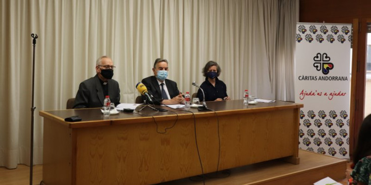 Mossèn Ramon Sàrries, Amadeu Rocamora i Txiqui Bruna durant la roda de premsa.