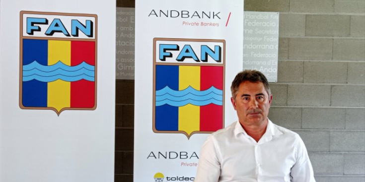 El president de la Federació Andorrana de Natació, Joan Clotet, ahir durant la roda de premsa.