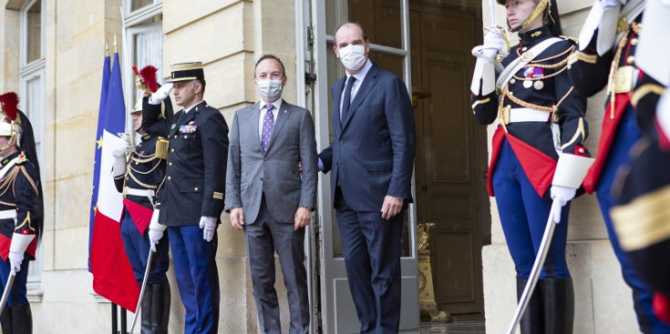 El cap de Govern, Xavier Espot, i el primer ministre francès, Jean Castex, es troben a Matignon.