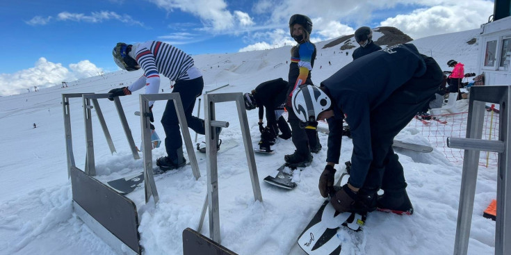 Estevez juntament amb l’equip francès a Les 2 Alpes.