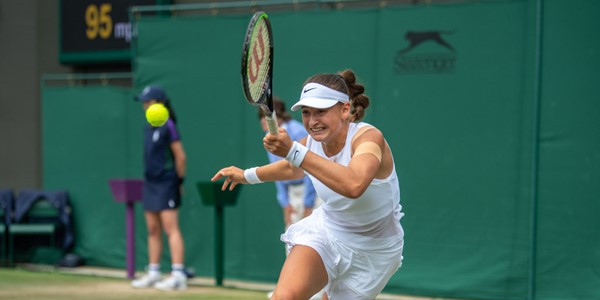 Vicky Jiménez en un partit del passat Wimbledon júnior.