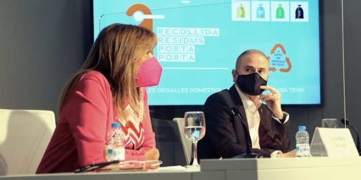 La cònsol major d’Andorra la Vella, Conxita Marsol, i el conseller de Sostenibilitat i Innovació, Gerard Estrella, en un moment de la presentació.