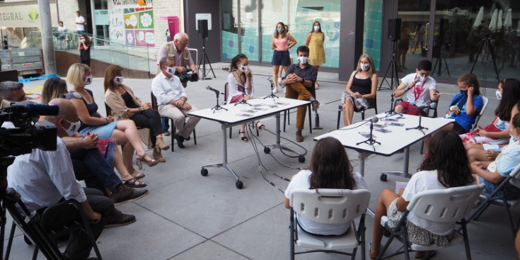 Els cònsols i consellers lauredians responen a les preguntes dels joves.