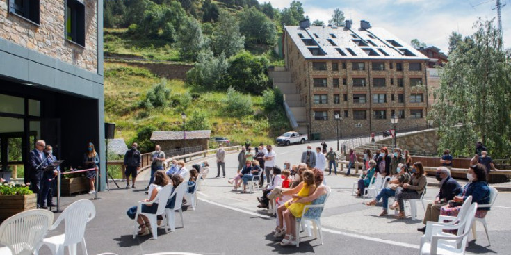 El cònsol de Canillo durant la inauguració del nou aparcament.