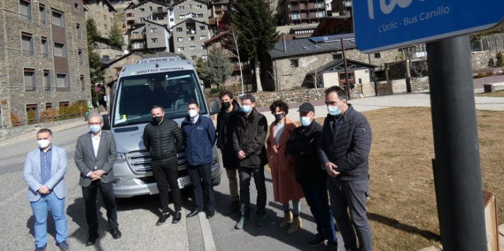 Els cònsols de Canillo amb els treballadors de la companyia Novatel empresa encarregada de l’Uclic.