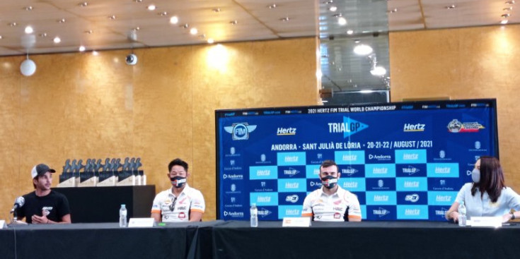 Chatagno, Fuji i Bou durant la presentació del Gran Premi