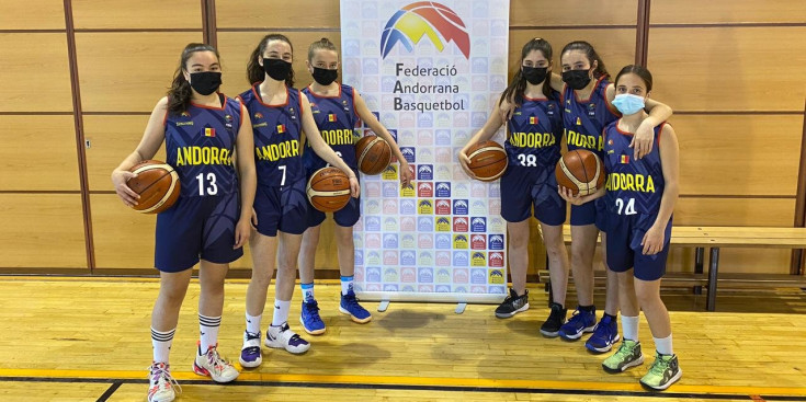 La selecció andorrana sub-15 femenina d'Skills.