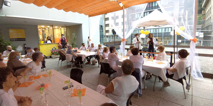 Un moment de la inauguració de la terrassa.