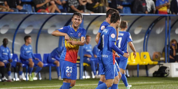 Eudald Vergés celebra el seu gol davant el Linares Deportivo.