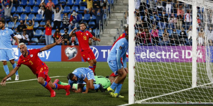Marc Vales celebra un dels dos gols que va marcar en el darrer partit davant San Marino.