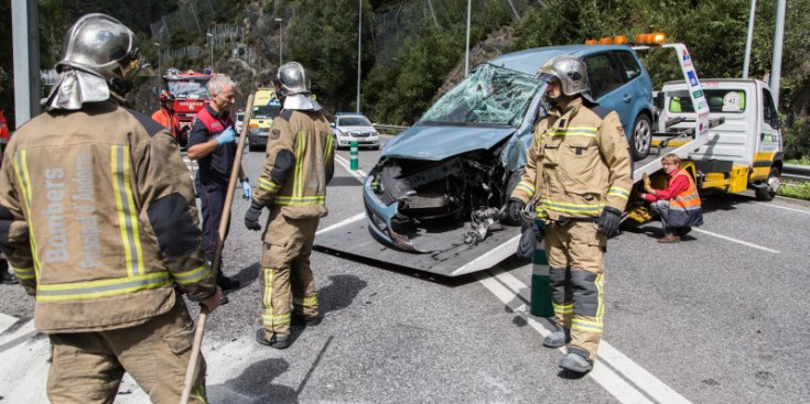 Imatge d’arxiu d’un accident a la sortida del túnel del Pont Pla.