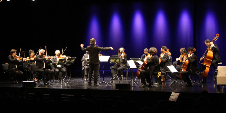 L'orquestra, durant l'actuació.