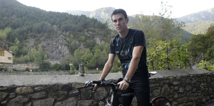 David Albós amb la bicicleta en una entrevista al Periòdic, l’any passat.
