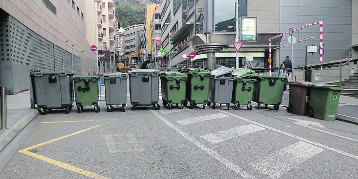 Les obres han obligat a tallar el carrer.