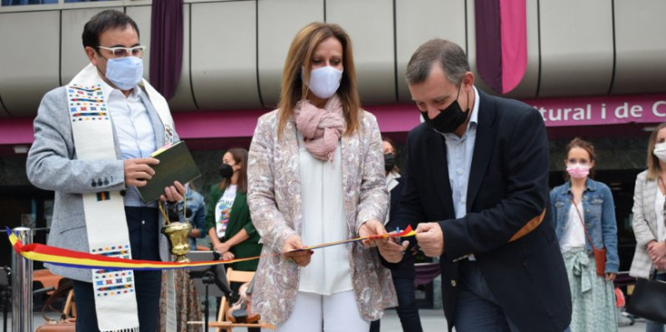 El cònsol major de Sant Julià, Josep Majoral, inaugura la Vila Medieval.