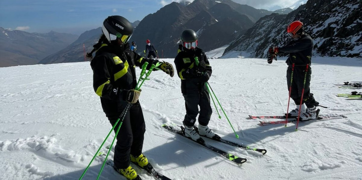 Caminal, Núñez i Gabriel entrenant a la neu per seguir recuperant-se.