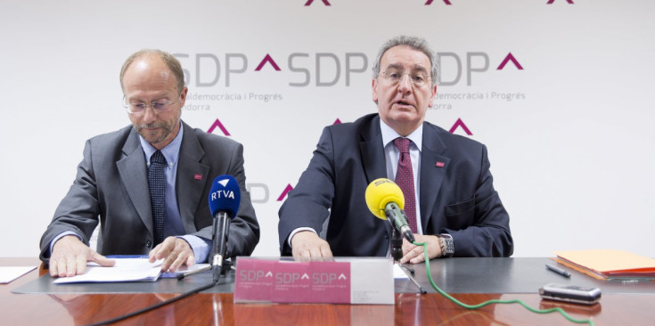 El conseller general d'SDP Víctor Naudi i el president d'SDP, Jaume Bartumeu, ahir.