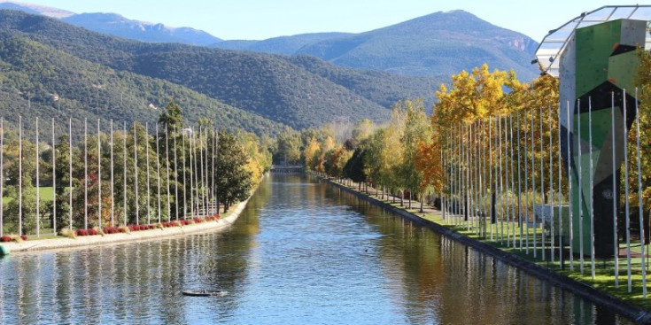 Parc del Segre, compta amb instal·lacions utilitzades en els Jocs Olímpics a Barcelona el 1992.